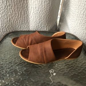 Side cut out sandals